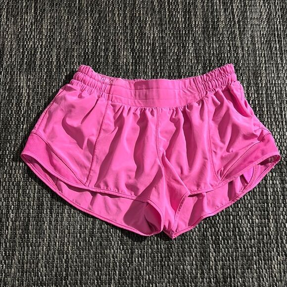 lululemon athletica Pants - Lululemon Hotty Hot Low-Rise Short 2.5"